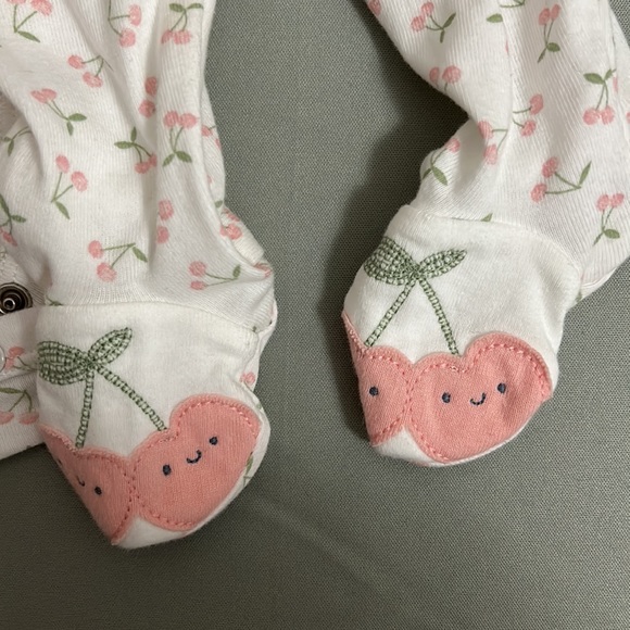 Carter’s Baby Girl 2 piece footed pajama set, 3 months, NWOT - Picture 3 of 4